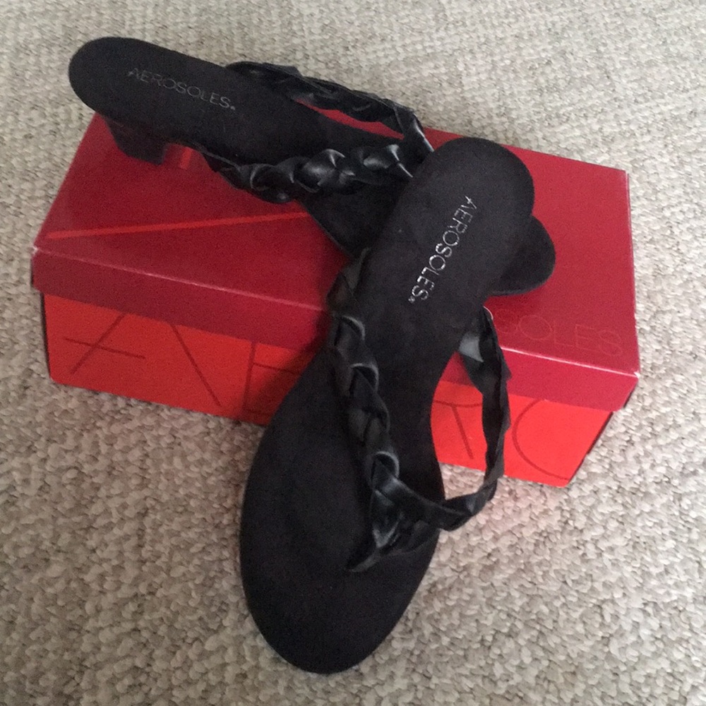 NWBox Womens size 8.5 Aerosoles Black Sandals